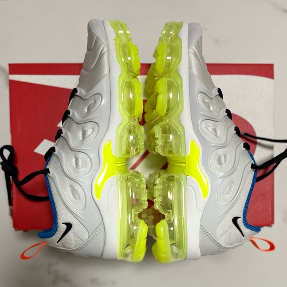 Nike Womens Air VaporMax Plus DQ4695-001 size 8 athletic sports gym running - Picture 14 of 15